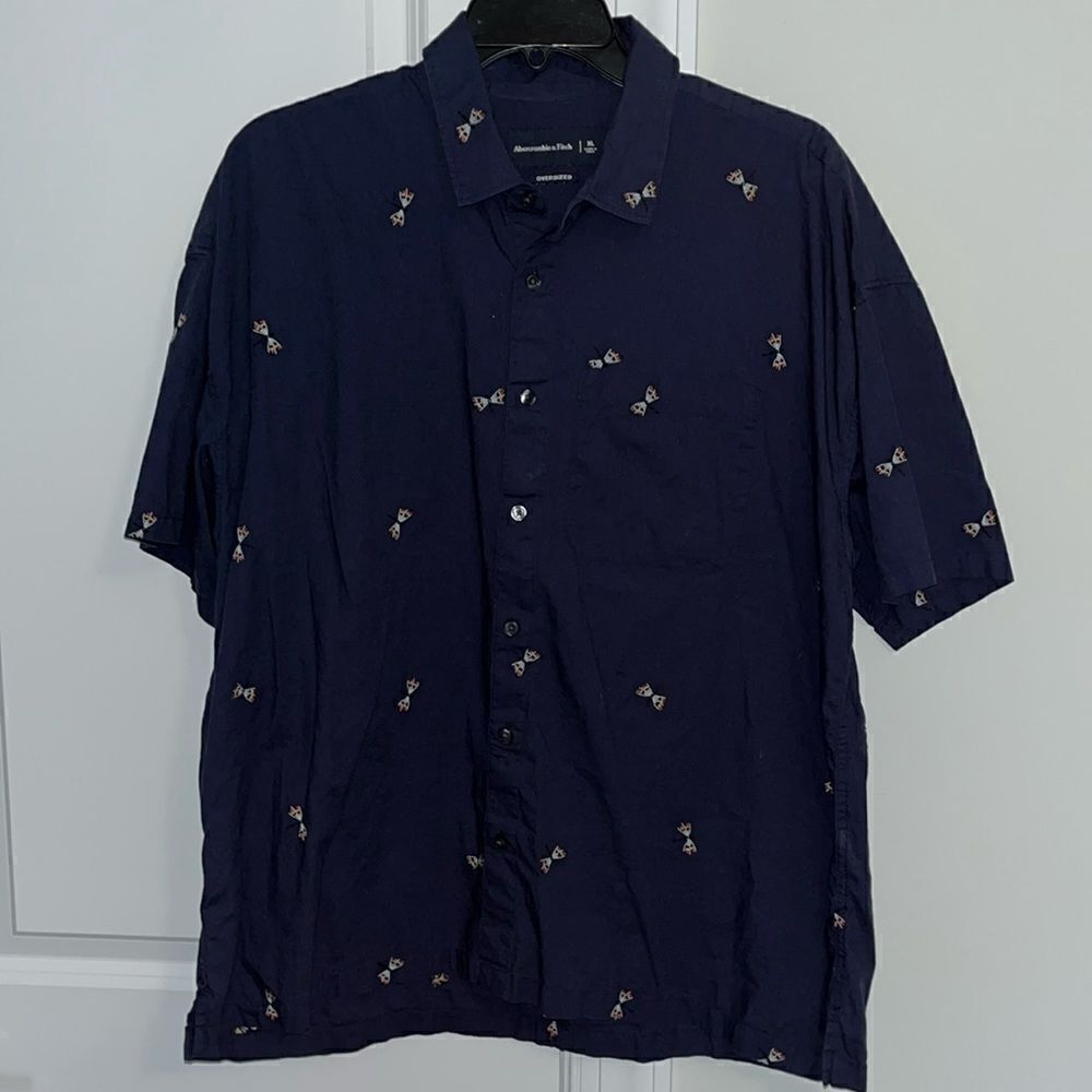 Abercrombie & Fitch embroidered dragonfly navy blue summer straight cut SS shirt